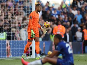 Kiper Chelsea Paling Top Erornya