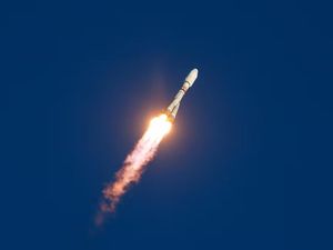 Rekor! Rusia Luncurkan 55 Satelit ke Luar Angkasa, Ada Buatan Iran Rekor! Rusia Luncurkan 55 Satelit ke Luar Angkasa, Ada Buatan Iran
