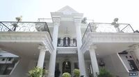 10 Potret Rumah Mewah dr Shindy Kakak Ria Ricis, Ada Kolam Lele di Balkon