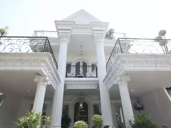 10 Potret Rumah Mewah dr Shindy Kakak Ria Ricis, Ada Kolam Lele di Balkon