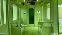 Sensasi Ngopi dengan Nuansa Ala Gerbong Kereta Jepang di Depok