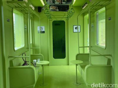 Sensasi Ngopi dengan Nuansa Ala Gerbong Kereta Jepang di Depok