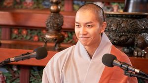 8 Foto Transformasi Lee Seung Gi Rela Botak Demi Jadi Biksu di Film Terbaru