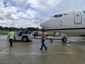 Keluar Percikan Api di Pesawat Trigana Air, Kemenhub Pastikan Tak Ada Korban Keluar Percikan Api di Pesawat Trigana Air, Kemenhub Pastikan Tak Ada Korban