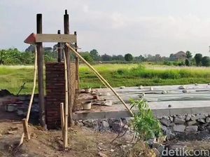 Tutup Akses Keluar Pabrik, Warga Jagapura Brebes Bangun Tembok di Tengah Jalan Tutup Akses Keluar Pabrik, Warga Jagapura Brebes Bangun Tembok di Tengah Jalan