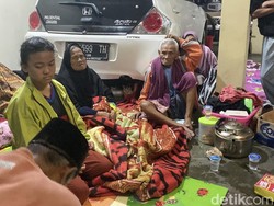 Banjir-Longsor Hantam Sukabumi, Ratusan Warga Mengungsi Sementara