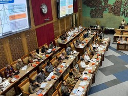 3 Menteri Rapat Perdana di Komisi X DPR, Stella Christie-Giring Ikut Dampingi