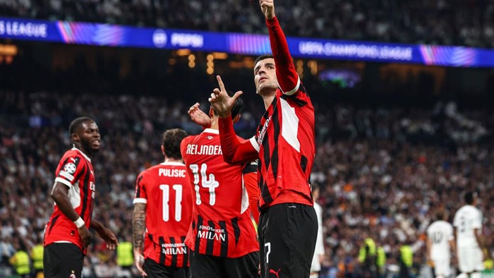 MADRID, SPAIN - NOVEMBER 05: Alvaro Morata of AC Milan celebrates after scoring the his teams second goal during the UEFA Champions League 2024/25 League Phase MD4 match between Real Madrid C.F. and AC Milan at Estadio Santiago Bernabeu on November 05, 2024 in Madrid, Spain. (Photo by Giuseppe Cottini/AC Milan via Getty Images)