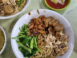 5 Restoran Keluarga dengan Sajian Mie Populer Puluhan Tahun