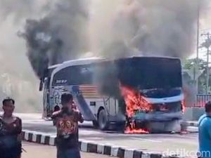 Detik-detik Bus Terbakar di Terminal Purworejo hingga Bikin Penumpang Panik Detik-detik Bus Terbakar di Terminal Purworejo hingga Bikin Penumpang Panik