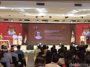Jaya Negara Pertanyakan Anggaran Desa Adat ke Ambara-Adi Jaya Negara Pertanyakan Anggaran Desa Adat ke Ambara-Adi