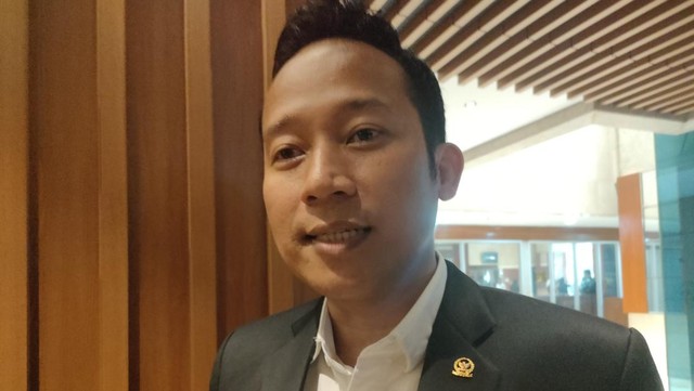 Gosip Terkini Selebriti Insertlive : Sibuk Sebagai Anggota DPR RI, Begini Cara Denny Cagur Jaga Kedekatan dengan Anak