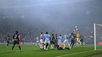Israel melakukan 4 penyelamatan sepanjang pertandingan, membantu Sporting berbailk menang 4-1 melawan Man City. Foto: UEFA via Getty Images/David Ramos - UEFA