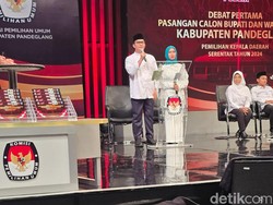 Debat Cabup Pandeglang: Fitron Cecar Dewi Soal Utang Darah dan Obat Rp 46 M