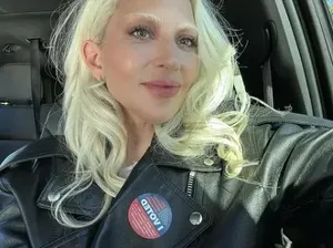 8 Gaya Artis Nyoblos di Pemilu AS, Julia Roberts Hingga Lady Gaga 8 Gaya Artis Nyoblos di Pemilu AS, Julia Roberts Hingga Lady Gaga