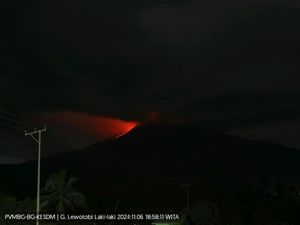 Gunung Lewotobi Laki-laki Kembali Meletus, Warga Diminta Waspada Gunung Lewotobi Laki-laki Kembali Meletus, Warga Diminta Waspada