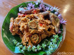 Gurih Pedas Pecel Pithik, Makanan Ritual Warga Desa Kemiren Gurih Pedas Pecel Pithik, Makanan Ritual Warga Desa Kemiren