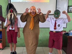 Uniknya Guru Surabaya Bentuk Karakter Jujur Siswa dengan Ujian Pakai Topeng Uniknya Guru Surabaya Bentuk Karakter Jujur Siswa dengan Ujian Pakai Topeng