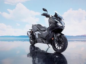 Honda Luncurkan ADV350, Siap Libas Segala Medan Honda Luncurkan ADV350, Siap Libas Segala Medan