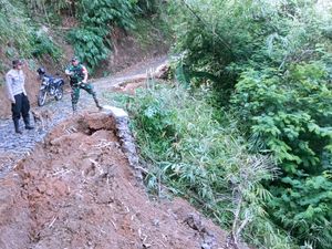 Banjir-Longsor Terjang 4 Kecamatan di Sukabumi, Jalan-Rumah Warga Rusak