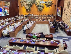 Rapat Bareng Menhub, Komisi V Soroti 2 Juta Ojol Tak Diatur Undang-undang