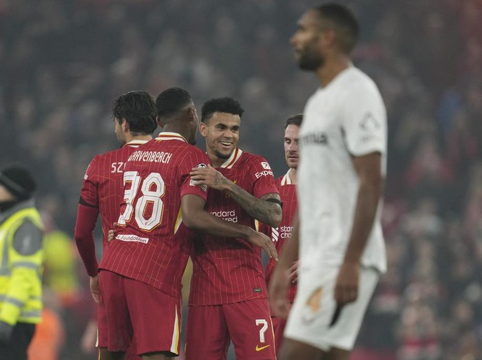 Liverpool's Luis Diaz, center, celebrates with teammates at the end of the Champions League opening phase soccer match between Liverpool and Bayer Leverkusen at Anfield in Liverpool, England, Tuesday, Nov. 5, 2024. (AP Photo/Jon Super)