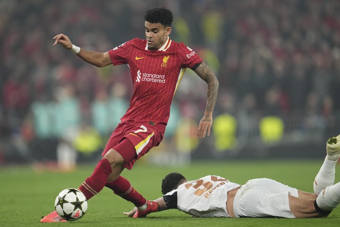 Liverpool's Luis Diaz, center, celebrates with teammates at the end of the Champions League opening phase soccer match between Liverpool and Bayer Leverkusen at Anfield in Liverpool, England, Tuesday, Nov. 5, 2024. (AP Photo/Jon Super)