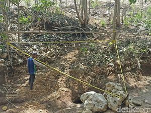 Heboh Air Sungai di Blitar Tersedot Habis ke Lubang Misterius Heboh Air Sungai di Blitar Tersedot Habis ke Lubang Misterius