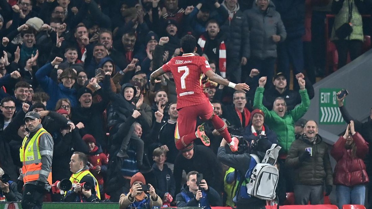 Winger Liverpool, Luis Diaz, merayakan golnya ke gawang Bayer Leverkusen di Liga Champions. (Foto: Richard Martin-Roberts - CameraSport via Getty Images)