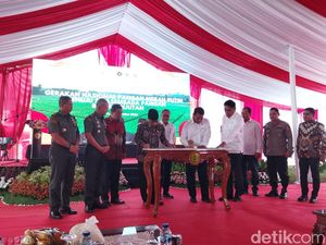 Mentan-Mendes PDT Tekan MoU soal Program Percepatan Swasembada Pangan Mentan-Mendes PDT Tekan MoU soal Program Percepatan Swasembada Pangan