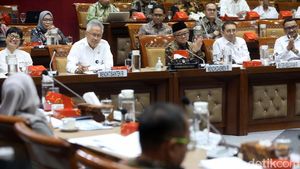 Momen 3 Menteri Rapat Perdana di Komisi X DPR