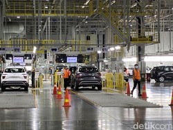 Beratnya Industri Mobil di RI: Penjualan Lesu, Karyawan Tuntut UMR Naik