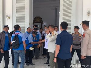 Demo di Balai Kota, Kelompok Buruh Ini Minta UMP Jakarta Rp 6,5 Juta Demo di Balai Kota, Kelompok Buruh Ini Minta UMP Jakarta Rp 6,5 Juta