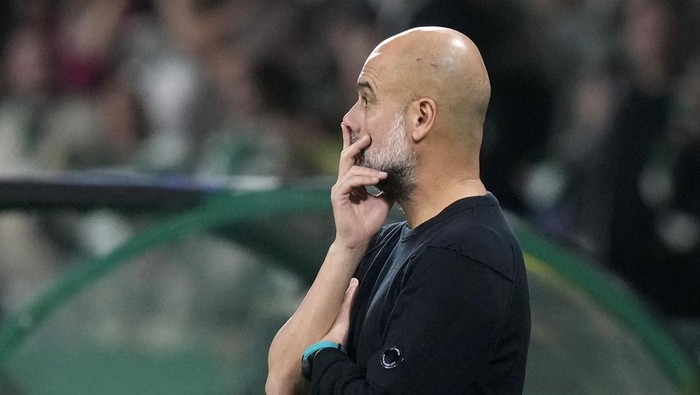 Manchester Citys head coach Pep Guardiola watches from the touchline during the Champions League opening phase soccer match between Sporting CP and Manchester City at the Alvalade stadium in Lisbon, Tuesday, Nov. 5, 2024. (AP Photo/Armando Franca)