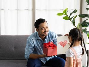 35+ Ucapan Hari Ayah Nasional yang Menyentuh Hati 35+ Ucapan Hari Ayah Nasional yang Menyentuh Hati