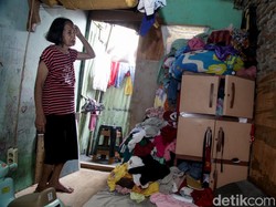 Video Cerita Nenek Hasna Tidur Duduk-Meringkuk