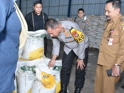 Polda Kalsel Gerebek Gudang di Banjarbaru, 600 Ton Pupuk Ilegal Disita