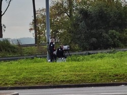 Cara Polisi Paris Tangkap Pengendara Ngebut: Ngumpet di Semak-semak