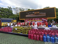 Polisi Bongkar Sindikat Penimbun Pupuk dan Terigu Oplosan di Jabar