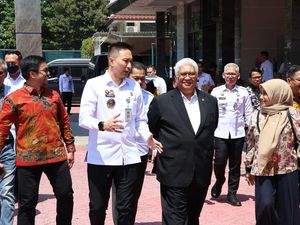 Komisi XIII DPR RI Tinjau Inovasi Layanan Imigrasi Surabaya Komisi XIII DPR RI Tinjau Inovasi Layanan Imigrasi Surabaya