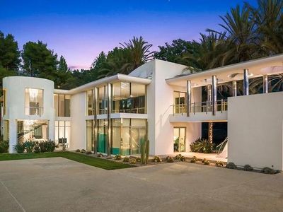 Intip Jeroan Rumah Baru Kanye West Seharga Rp 554 M