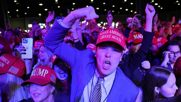 Sorak Sorai Pendukung Rayakan Kemenangan Trump