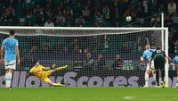 Man City gagal mengejar ketertinggalan setelah penalti Erling Haaland meleset.