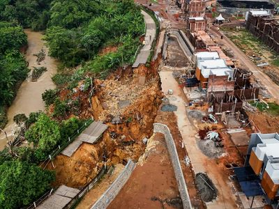 Foto Udara Tanah Longsor di Pagedangan Tangerang