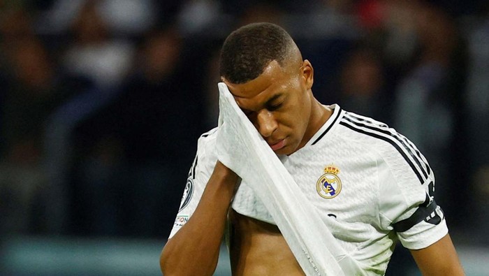 Wajah Lesu Pemain Real Madrid Saat Dibungkam Milan di Kandang Soccer Football - Champions League - Real Madrid v AC Milan - Santiago Bernabeu, Madrid, Spain - November 5, 2024
Real Madrid's Jude Bellingham reacts REUTERS/Susana Vera