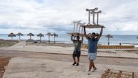 Warga Kuba Bersiap Hadapi Badai Tropis Rafael