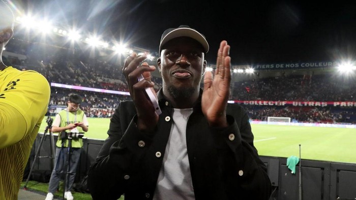 PARIS, FRANCE - AUGUST 12: Benjamin Mendy of FC Lorient celebrates the score with teammates after the Ligue 1 Uber Eats match between Paris Saint-Germain and FC Lorient at Parc des Princes on August 12, 2023 in Paris, France. (Photo by Xavier Laine/Getty Images)