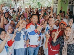 Aep-Maslani Janjikan LKS-Buku Paket Gratis untuk Siswa di Karawang