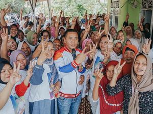 Aep-Maslani Janjikan LKS-Buku Paket Gratis untuk Siswa di Karawang Aep-Maslani Janjikan LKS-Buku Paket Gratis untuk Siswa di Karawang