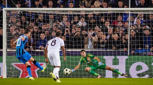 BRUGES, BELGIUM - NOVEMBER 6: Boubacar Kamara of Aston Villa FC looks dejected after conceding the team's first goal during the UEFA Champions League 2024/25 League Phase MD4 match between Club Brugge KV and Aston Villa FC at Jan Breydelstadion on November 6, 2024 in Bruges, Belgium. (Photo by Joris Verwijst/BSR Agency/Getty Images)